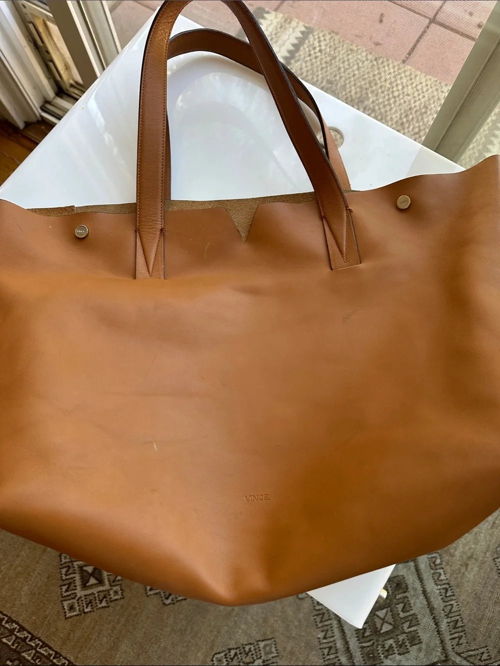 Vince minimalist cognac